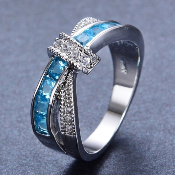 925 Stamped Silver and Blue/White Topaz Ring - Picture 2 of 4